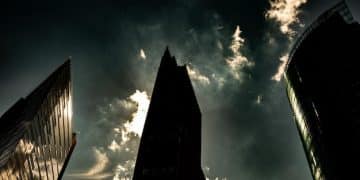 The Dark Knight Rises: A Comprehensive Review - Cover Image